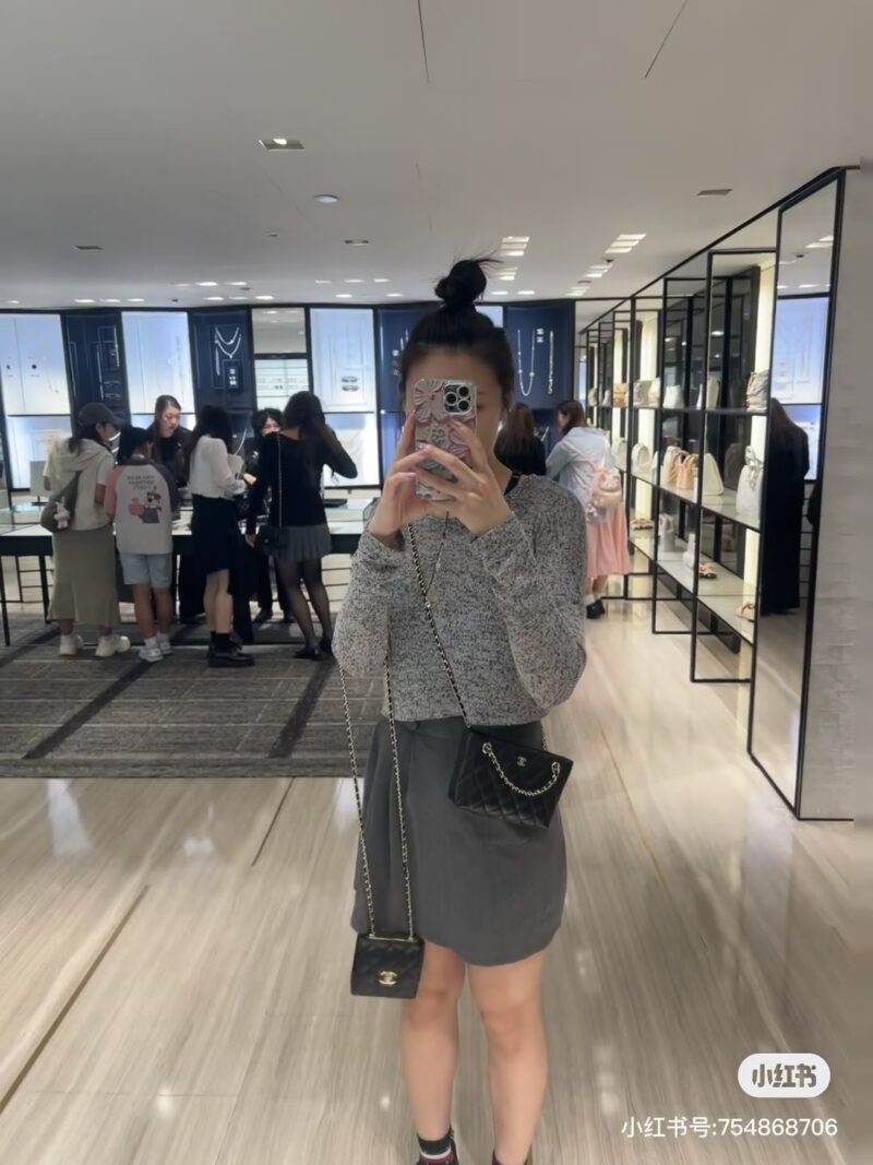 9271810dee.jpg Chanel 25 mini tote bag is simple, versatile, timeless, and not a small waste bag. Highly recommended