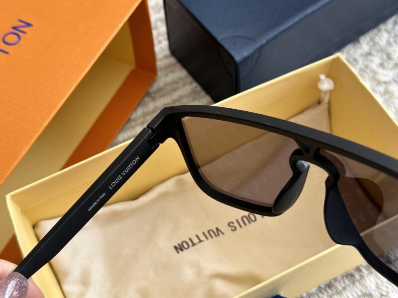 210 sets of complete packaging
Ancestral Master's Same Style L Home Logo Full Print
No one loves sunglasses or sunglasses
Ultra light, ultra light, ultra light
Extremely beautiful, extremely beautiful, extremely beautiful
It's really great to say imp...