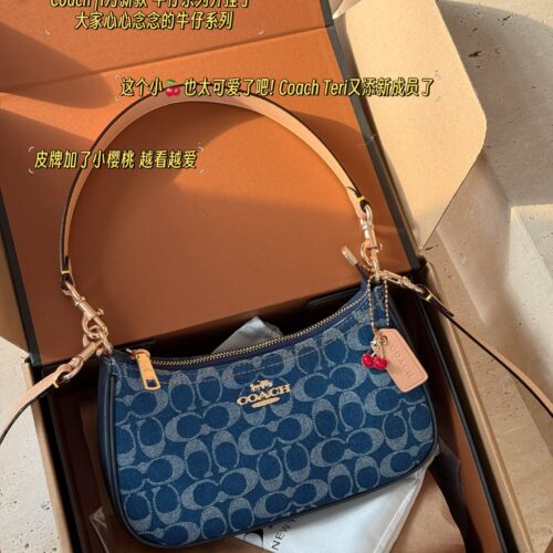 230 box upgrade version
size：24*13*7cm
C's Teri armpit bag, fragrant but not delicate
Underarm bag design ceiling!
Equipped with 2 shoulder straps,
Both shoulder and crossbody are acceptable!
level of appearance
Search Coach Coach Underarm Bag
