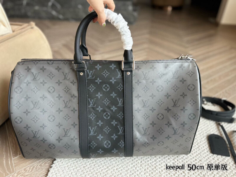 92e49fb749.jpg 290 without box
Size: 50cm
L family's old flower travel bag is out!
Keepall 50cm travel bag
Featuring a retro and artistic atmosphere with high aesthetic appeal~
Do we need 'it'.