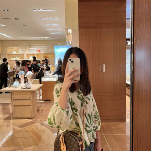 Bento bag p235
Chanel Chanel 25C Carefully Selected
The whole internet knows that the price of 24C has been indirectly adjusted. Although this cute lunch box bag belongs to small leather goods, the price allows me to climb Chanel again. It is also a ...