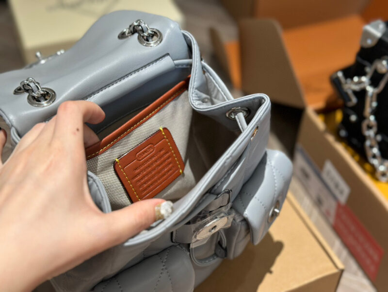 930bcc1383.jpg 260 replica version
size:20cm
C's backpack,
Light weight! Highly recommended!
?? I need it for a short holiday!
Search Coach Backpack