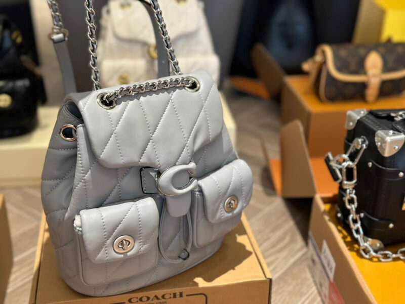 9371972cca.jpg 260 replica version
size:20cm
C's backpack,
Light weight! Highly recommended!
?? I need it for a short holiday!
Search Coach Backpack