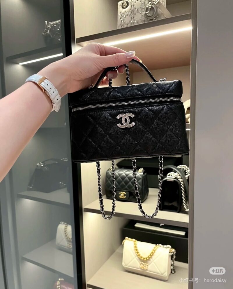 93d9987f73.jpg Chanel caviar LP lunch box bag makeup bag