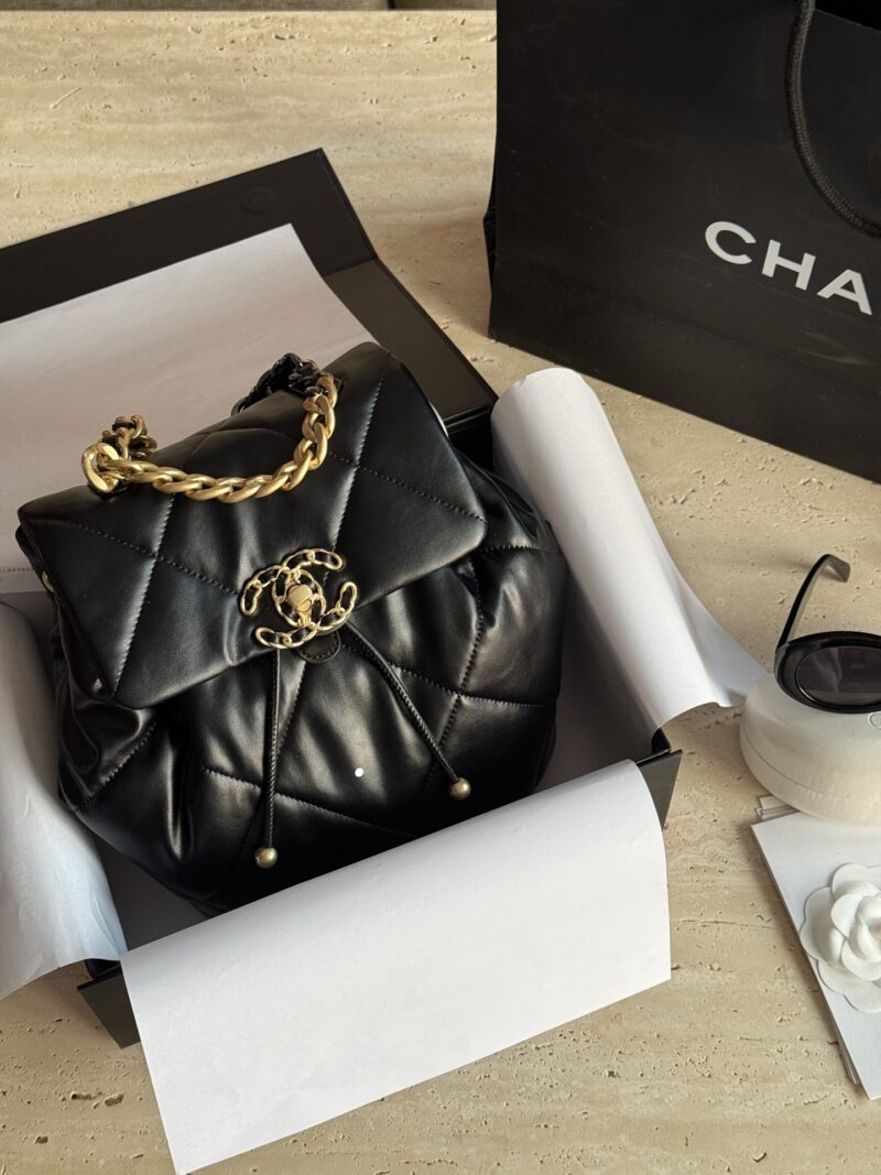 260 boxes
size：22*26cm
Chased and asked by passersby
Xiaoxiangjia 24c19bag backpack
The feeling of casual laziness
Soft feeling
Capacity is also manageable!