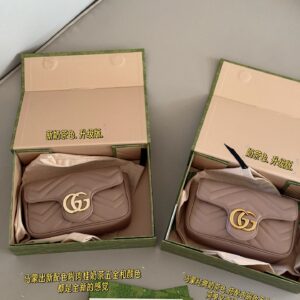 185 pairs of packaging
GM Sunglasses | White Deer Same Style Queen
Square face Tian Cai sunglasses one!
Soft square circular frame design,
It can effectively contour the face,
After wearing it, it looks super small on the face.