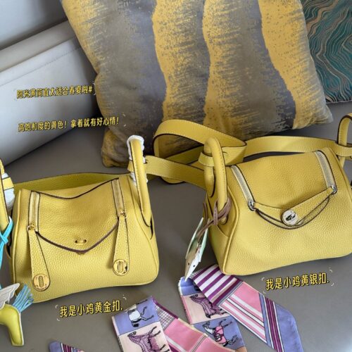 260 complete sets of packaging
size：19*13cm
?? top layer leather!
H Home Mini Lindy
? Crossarm ? Hand carried!
A perfectly cute little one!
Sunshine yellow is simply perfect for spring and summer
Just hold it and you'll have a good mood!