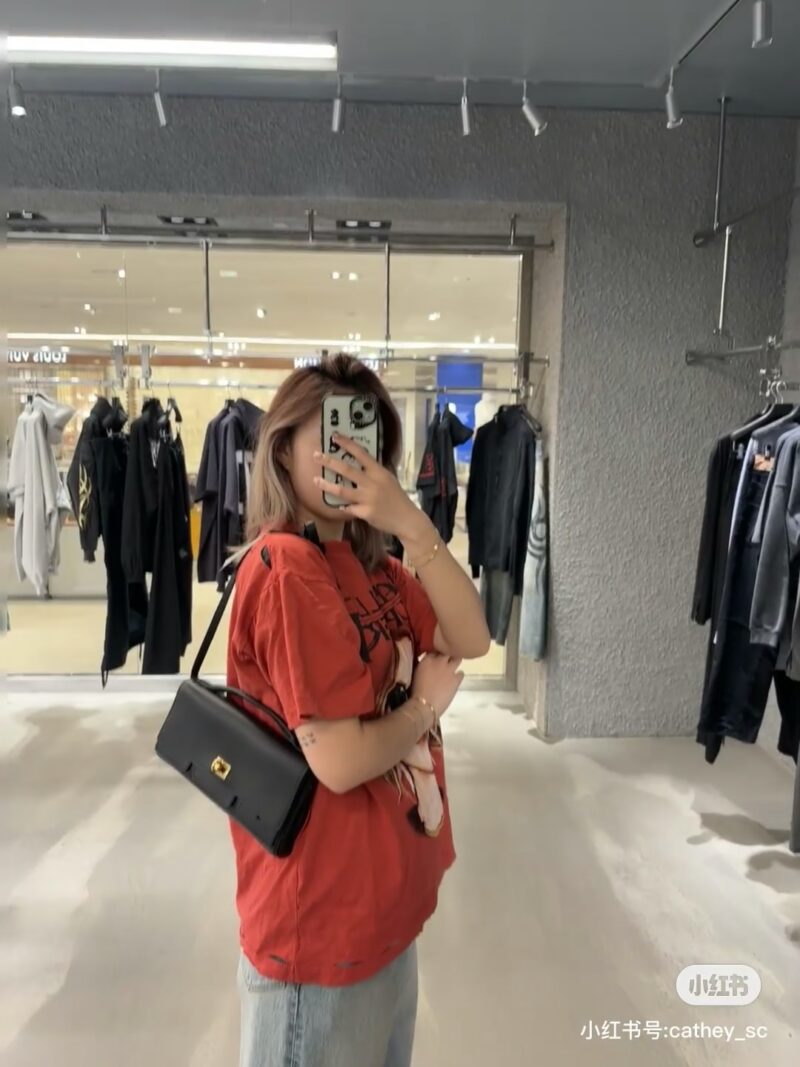9486cb44ee.jpg Balenciaga's new model