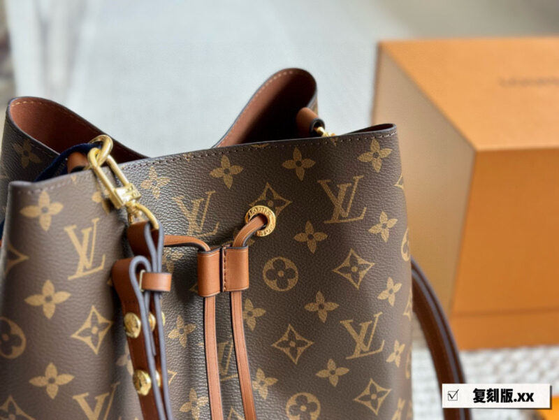 94c9b650ec.jpg 225 boxes
High quality daily recommendation
L Home Bucket Bag Noe Bucket
This water bucket has a soft texture
Size: 26cm
Cross shoulder/single shoulder is more comfortable
Search for Lv bucket bag