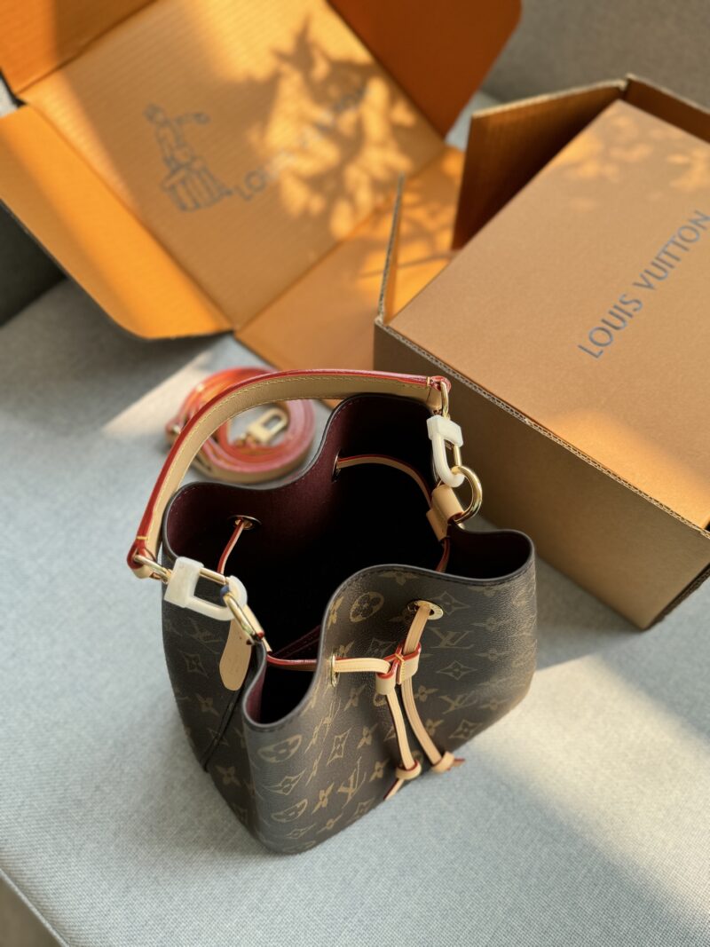94ea12f53e.jpg 325 original single aircraft box
Original quality with pure leather steel hardware 163 jump code chip
size:20×21
LV N é ONO é BB Bucket Bag Handheld Cross Shoulder Bag
Champagne bucket
NEONOE drawstring bucket bag, single shoulder women's bag, L...