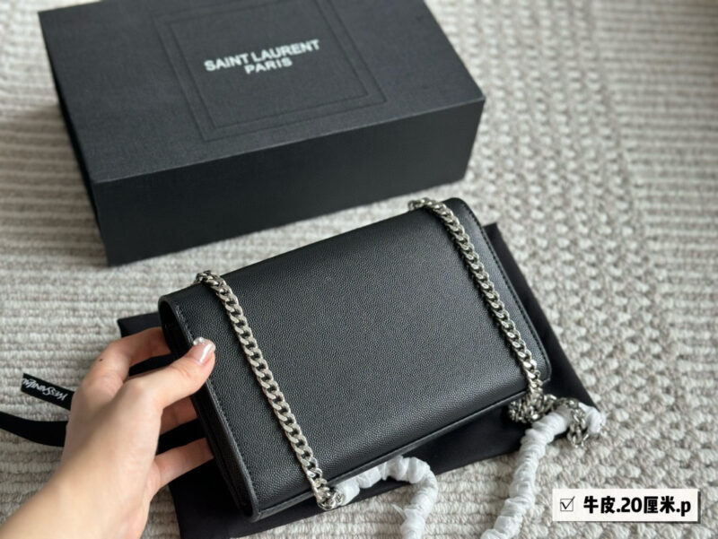 957055ed25.jpg 235 box cowhide
Size: 20 * 12cm (small)
YSL WoC envelope package
kate
Caviar cowhide looks particularly good in texture! Durable and wear-resistant!
? Crossarm ? Underarm