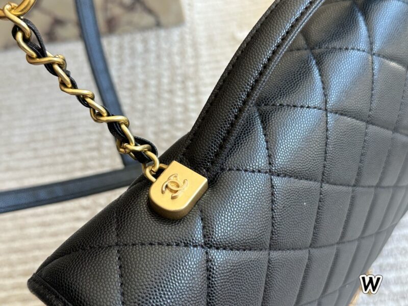 95ceb50b43.jpg Caviar P270
Blow this up! It's so beautiful! I love this bag! Chanel 22k backpack! Chanel 22k backpack! Handsome explosion! I've been waiting for a long time, but it's been in vain
It's really beautiful! Size 31 26cm complete gift box packaging