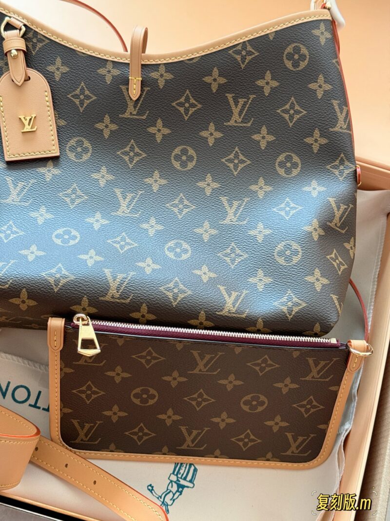 95d90be29b.jpg 300 boxes (customized version)
Size: 30 * 20cm (small)
Take actual photos of the shipment and experience it
CarryAll, the strongest member of the L family,
Cute and casual are all okay, haha
Carryall is really strong!
Comes with a storage wallet,
be ...