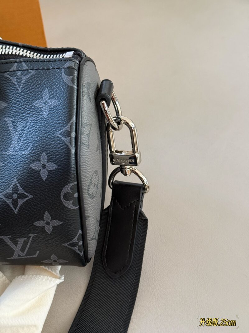 95ebdb6f06.jpg 240 pairs of boxes
Size: 24 * 15cm
L Home Keepall Pillow Bag
She's really cute!
A suitable keepall25 black warrior for thieves!
Male friends' battle bag
Search Lv Keepall25