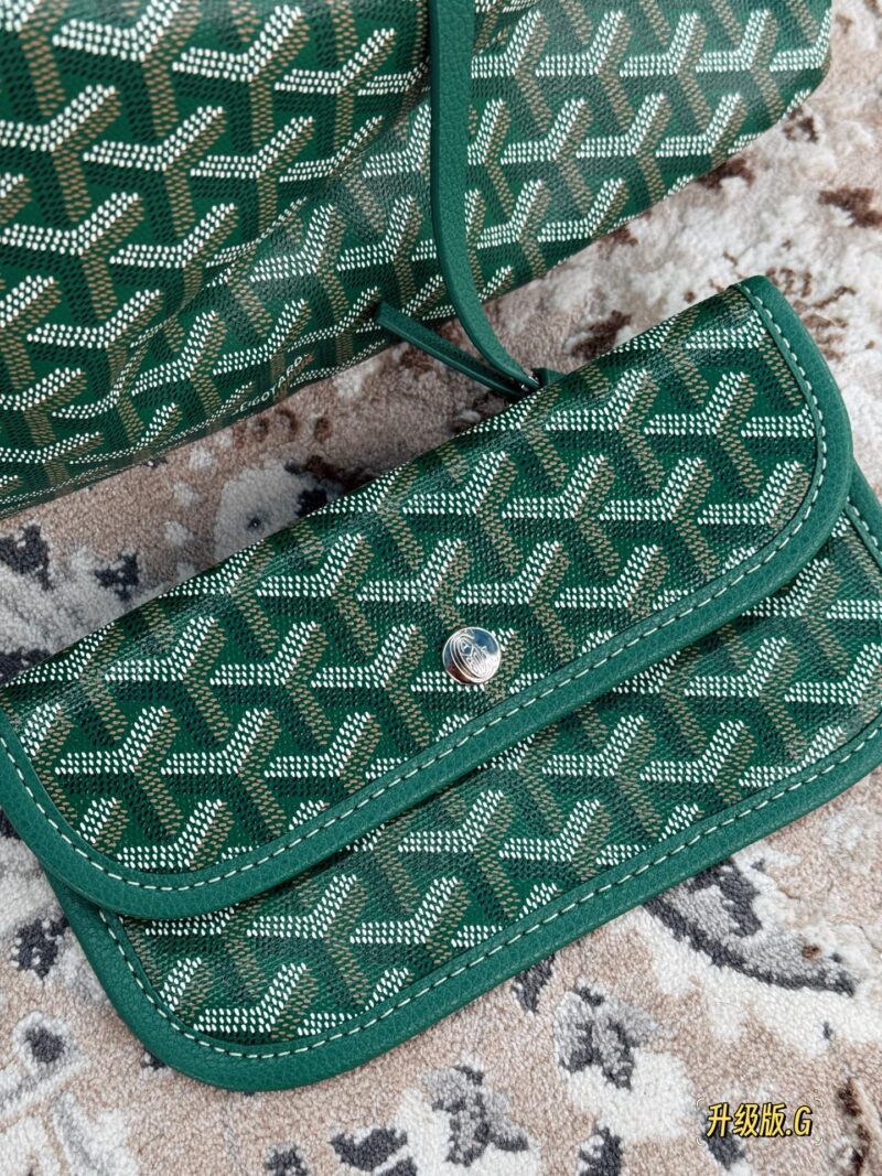 9703a9343d.jpg 205 unboxed upgraded version
size:32*25cm
Goya's New Hobo Underarm Bag/Spring Yellow and Green!
Leather/leather/workmanship have all been upgraded!
From beginning to end, everything was booked by customers!
Hobo is perfect for commuting!
Search for...