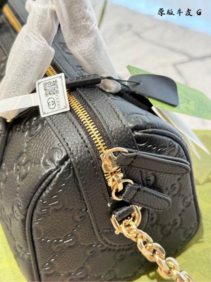 Gucci Boston
Shine brilliantly in the new series. The series reinterprets classic patterns with creative design and innovative features, injecting a touch of timeless fashion into daily styling. The super double G pattern is presented with eye-catchi...