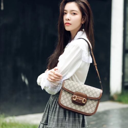 Gucci 1955. The globally popular horseclip handbag
!! ! Your collection of male goddesses and goddesses is completely complete - none of them can be missing. Wow, retro and durable, this year's hottest bag, owned by various celebrities, is a fashiona...