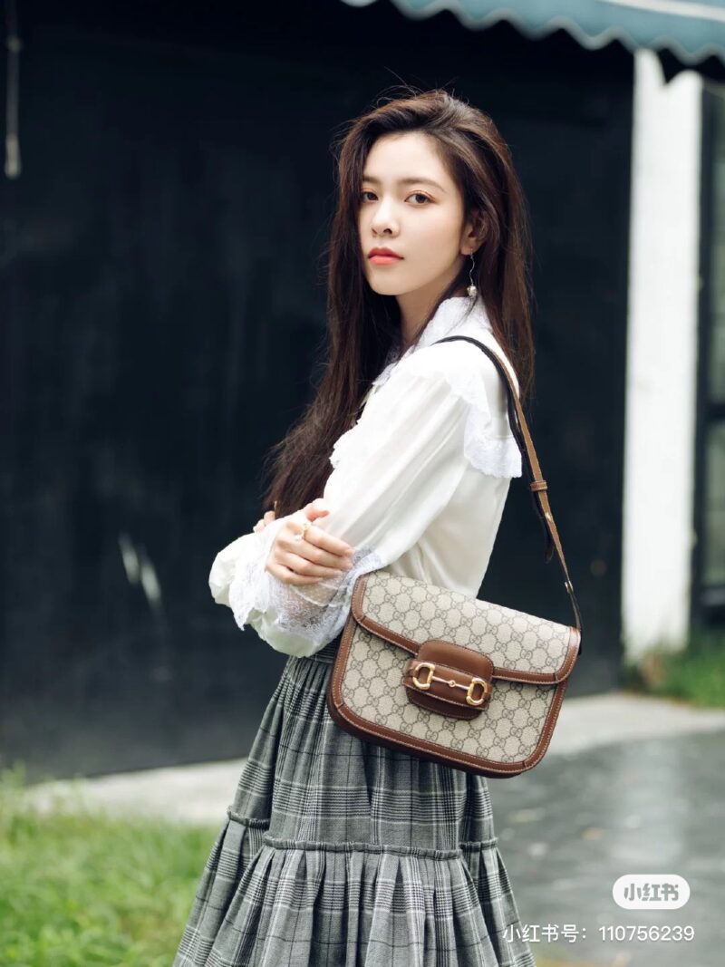 Gucci 1955. The globally popular horseclip handbag
!! ! Your collection of male goddesses and goddesses is completely complete - none of them can be missing. Wow, retro and durable, this year's hottest bag, owned by various celebrities, is a fashiona...