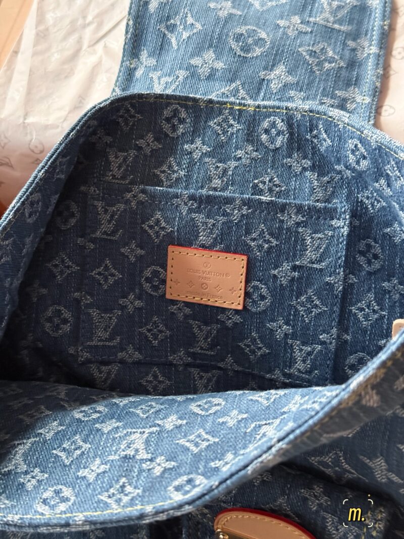 97df2b3a46.jpg 320 box m
size:20*20cm
24 Spring L Home Denim Denim New Collection
Rocket at the beginning of the New Year
What a cute one
Vintage tannin backpack
Very suitable for summer y2k style, looking forward to living in summer!