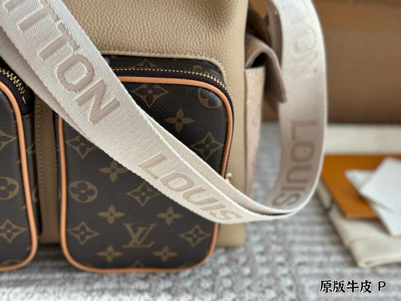 982cb1d2b4.jpg 390 layer cowhide
size:32*24cm
Recently popular new shopping bags
Hobo cargo is on fire!
Because of the upper body! Exactly! Okay! Look!
L's latest shopping bag
High appearance and super practicality!!!