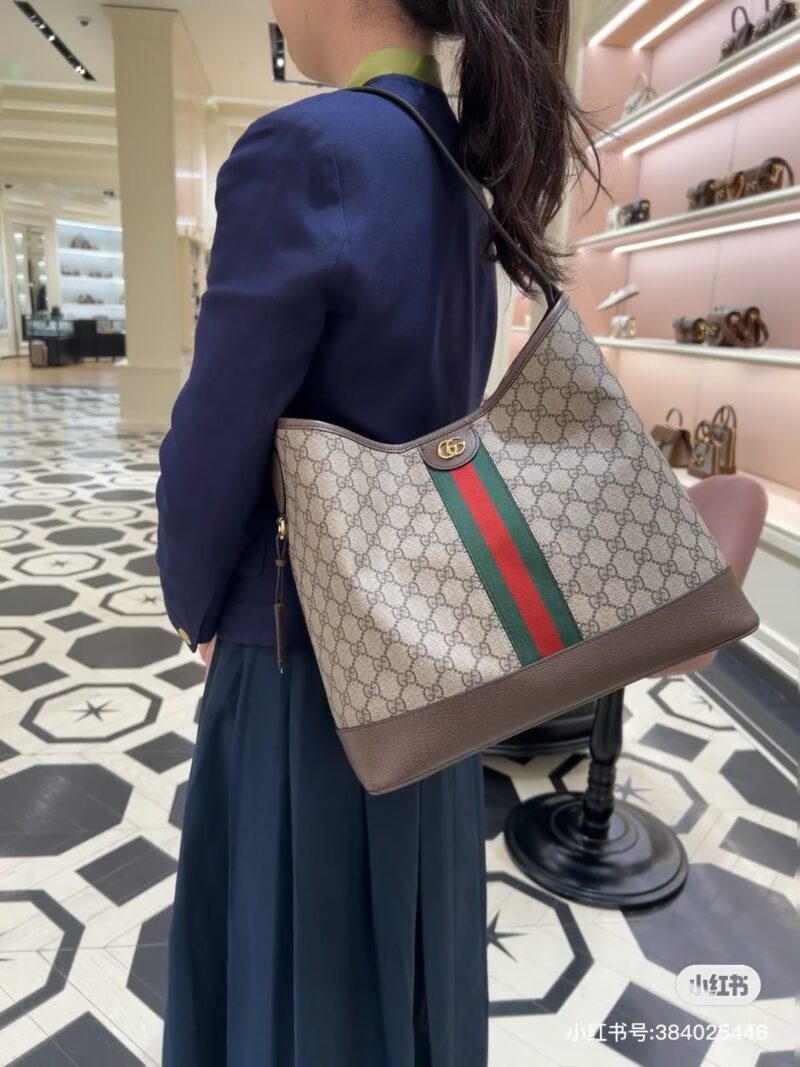 GG Hobo's timeless classic
Hobo's lazy style is vividly portrayed,
Larger size makes it more luxurious, red and green ribbon recognition is higher, and it never goes out of style
