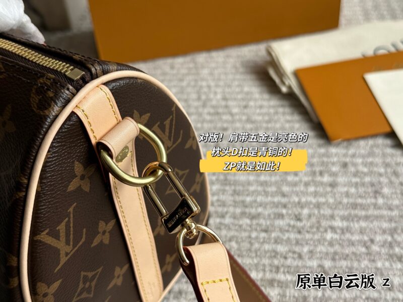 98965f664d.jpg Baiyun edition 399 with box
size:25cm
L Home SPEEDY25
Original single pillow bag
Taiwan imports color changing leather
Bronze Hardware (Folding)
Search for Lv pillow bag