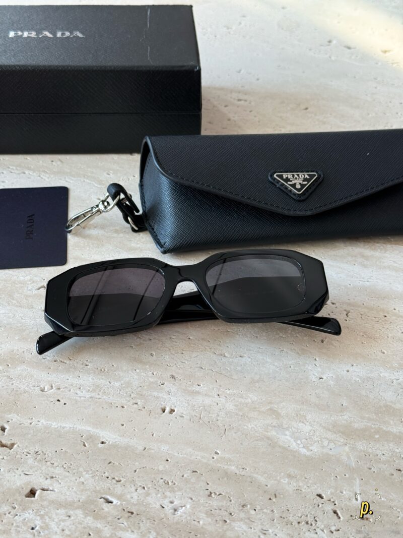 98ca9185af.jpg 205 with complete packaging#
Sisters! Blow up these sunglasses!
Prad glasses/sunglasses
It's really versatile and beautiful!
I personally think it is suitable for all face shapes
And his face looks very small!!
Unlike traditional sunglasses, which ha...