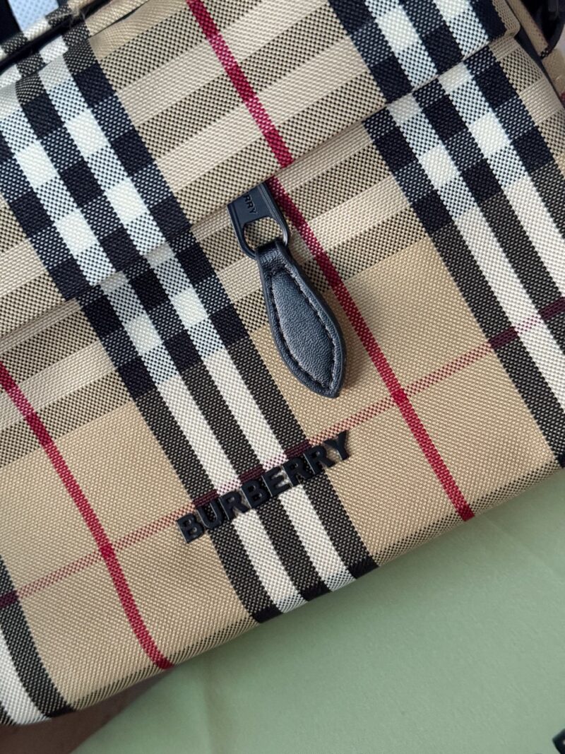 205 box
size：22*15cm
Bur's new camera bag
Latest Fabric Pattern!
Daily trendy clothing,
Fashionable outfit, no problem at all!
Both men and women can take responsibility for their appearance!
