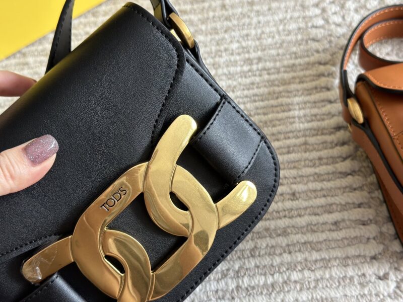 990e4b652d.jpg 225 boxes
size:16.5*15cm
TOD's Timeless
The appearance of the bag is too good
A high-end versatile design bag
Essential Grass Planting!