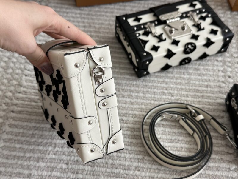 9918cb74d8.jpg 265 box
size:19*12cm
L Home TRUNK Box Bag
Trunk Box Grass Planting
A and S!
Details are super fine