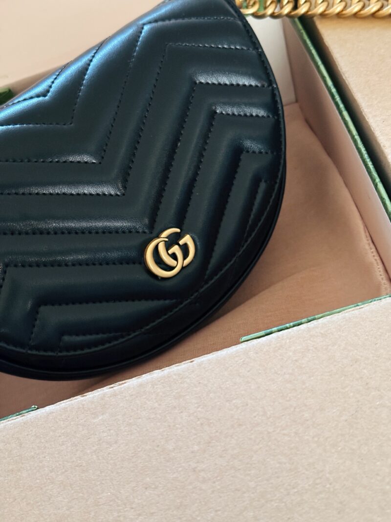 991c6f6ceb.jpg 205 box
Size: 20 (top width) * 4cm
GG Marmont 23ss saddle bag,
It's hard not to love after watching it
Inside the original hardware version!
The upper body effect is also amazing!