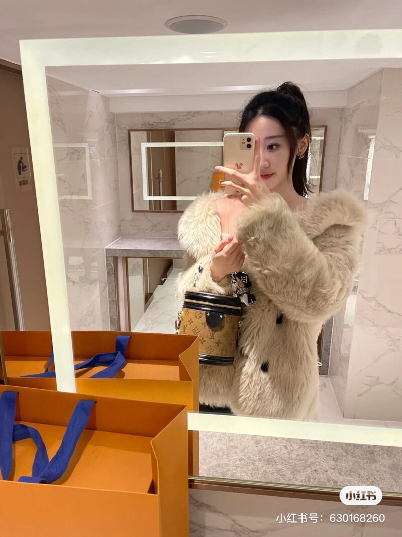 Classic Wealth Bucket LV Must Buy