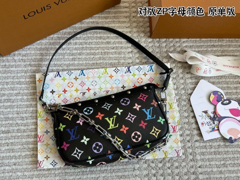 997a0d6e41.jpg 260 box original single version
size:22*12cm
L Home Mahjong Bun! Replica
?? Short shoulder straps! chain ??
Everything is available!!
Summer mahjong bag is more suitable, really fragrant armpit bag