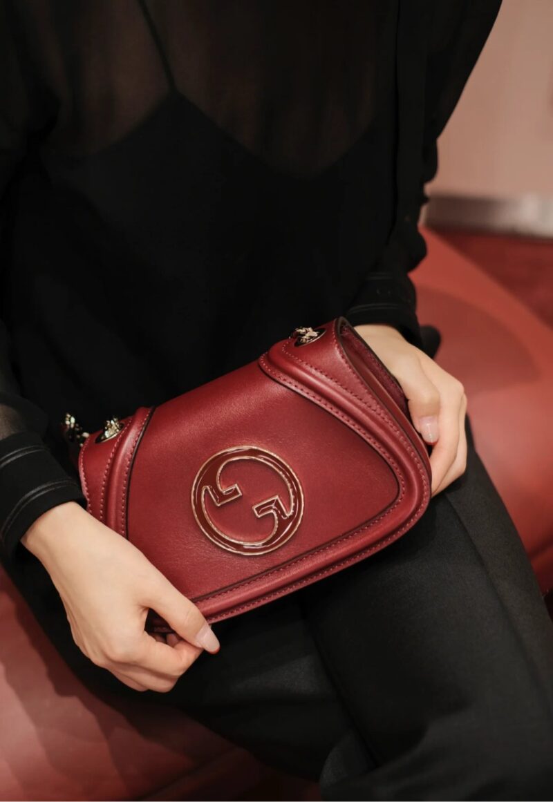 9a0082e05c.jpg Ankela Red with a sense of luxury!