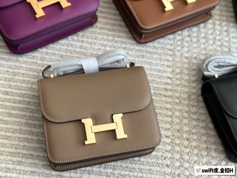 Comes with a complete set of packaging
size：19*15cm
H's flight attendant bag, Kangkang bag,
Original hand sewn,
???? Swift cowhide/silver buckle
Original logo complete