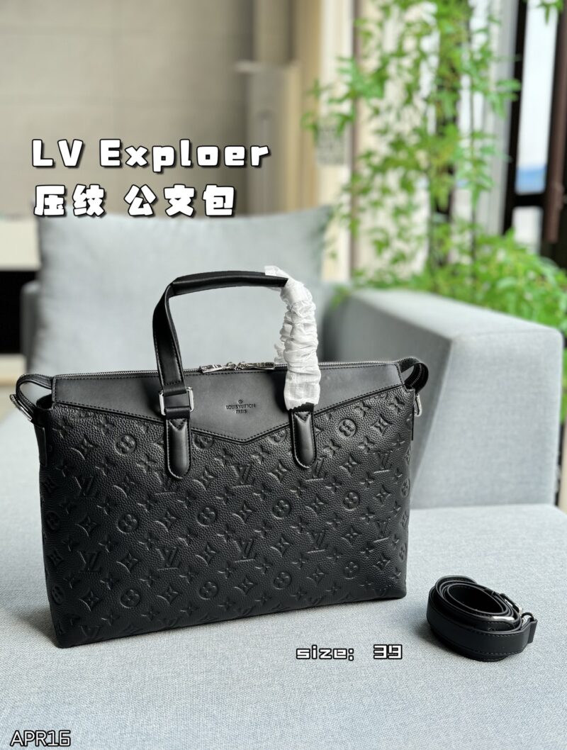 9a9b874e93.jpg Cowhide 355
size:39×28
LV Exploer embossed commuting bag, office bag, computer bag, shoulder bag, crossbody bag, handbag
Simple and practical, with a premium yet understated texture, suitable for both business and leisure, and featuring vintage fl...