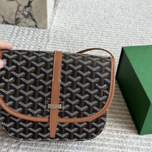 240 boxes
size：22 16cm
Goya Goyard Camera Bag
Boys and girls use it!
The upper body effect is absolutely stunning~
Very easy to match in daily life~
Both boys and girls can buy it!