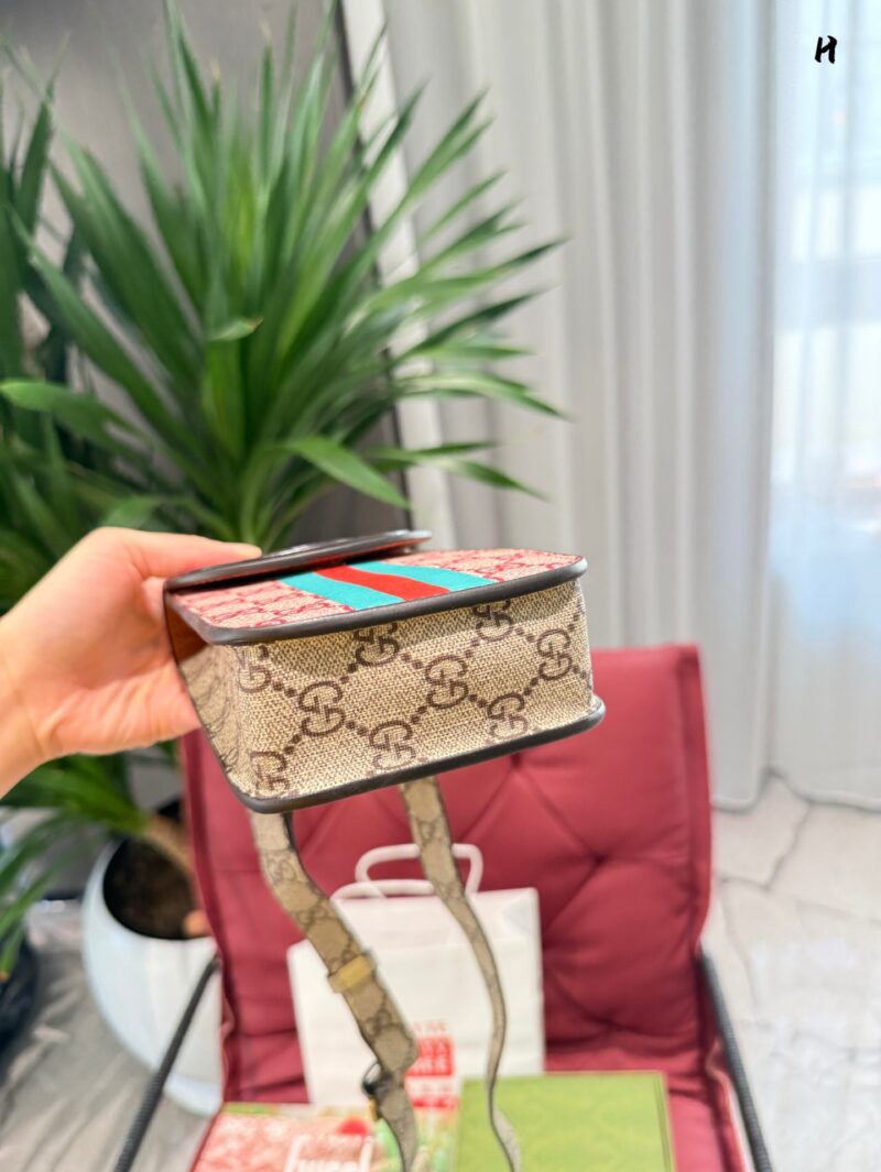 p200
Gucci phone bag complete set packaging 10 × 19