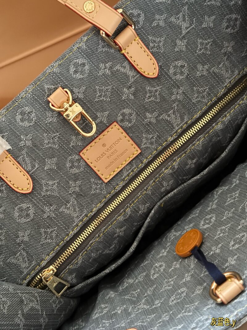 9acade4679.jpg 330 with packaging
size:34*26cm
L Home On the Go Cowboy Shopping Bag ??
25fw new model on the go
So elegant
I will always love tannins! Who can refuse LV's denim style
Search Lv on the go shopping bag