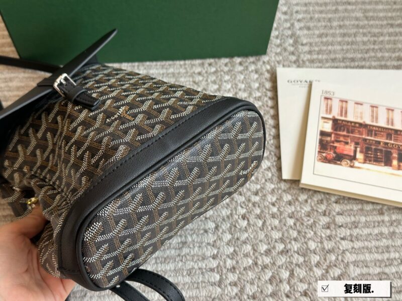 9b50253d4e.jpg 225 leather matching
size:20*23cm
Alpin mini Goryard that never gets tired of carrying
Goya backpack
It has a very light weight!
The memorization method can also be switched freely
The casual and fashionable feeling of mini size upper body
I really...