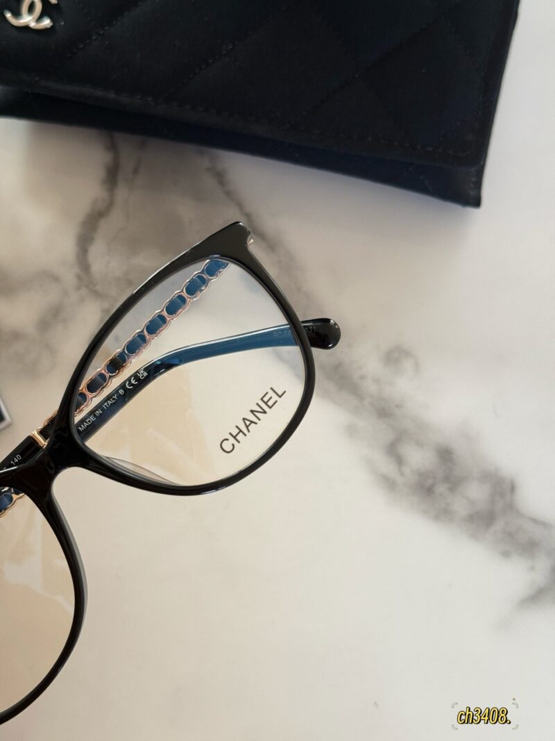 9b8cb6827e.jpg 195 complete packaging upgrade version
Xiaoxiangfeng Invincible Black Frame Plain Mirror ∞
Wearing it without makeup is absolutely stunning!
Ch3408 is truly the "out of stock king" and the bare black frame on my heart
The side face shark looks so s...