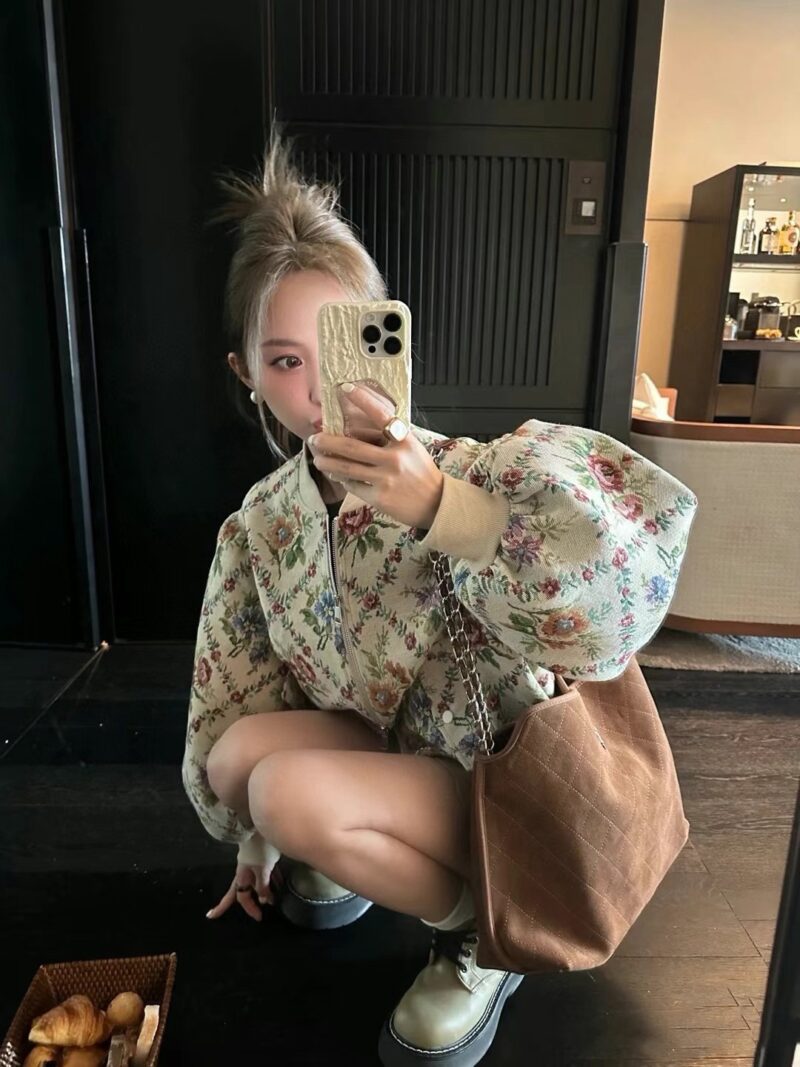 9ba98cff43.jpg CHANEL understands too well, madam, right
I can think that this CHANEL suede hobo is really suitable for daily carrying
And the big bag is very easy to use. I really like this kind of big bag that can be packed when going out
Let me see who doesn't l...