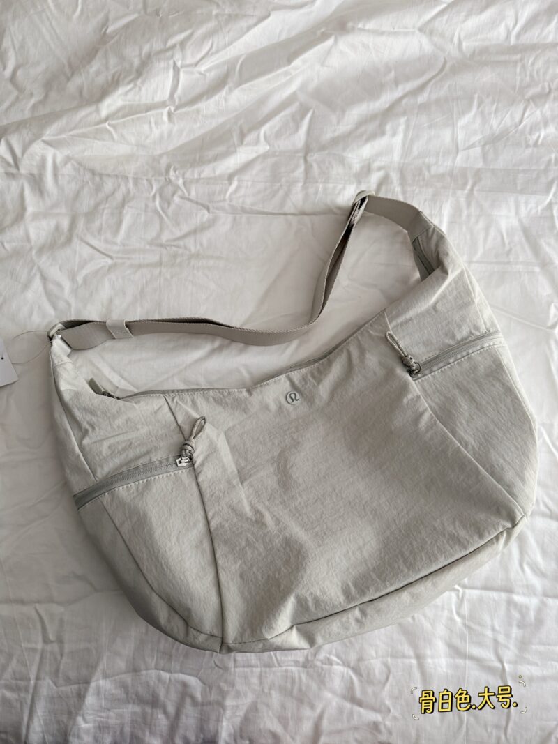 9bf210f4e9.jpg 210 200 without box
Size: Width 50 * Height 25cm (Large)
Top width 40 * height 20cm (small size)
Lululemon croissants
Comparison | 6L/Bone White 13L
13L is very suitable for short distance travel,
Lightweight and portable, I personally feel that bone...
