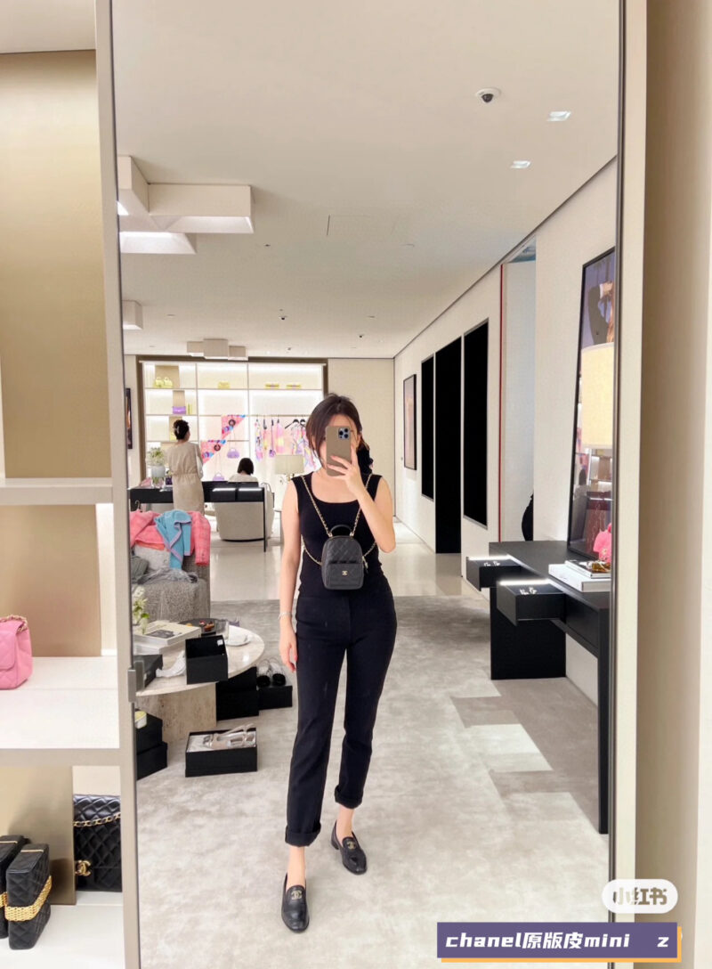 9c2be72842.jpg Chanel caviar often uses small backpacks