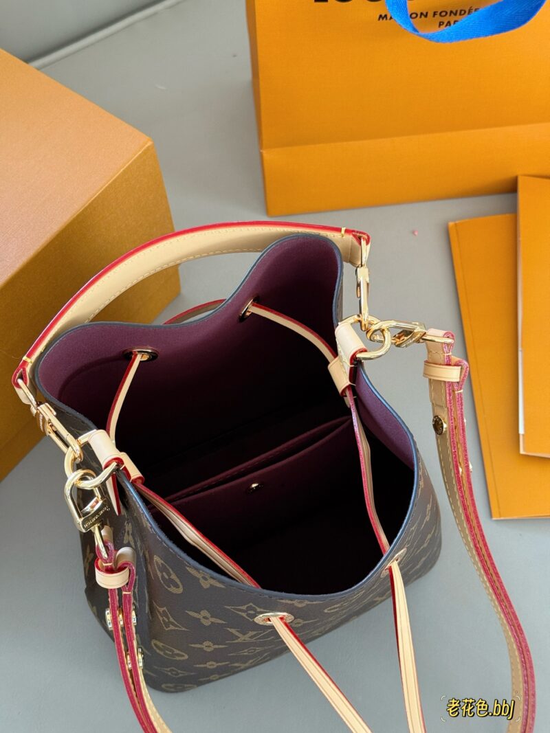 9c9bf89db8.jpg 225 boxes
size:21*21cm
L Home BB Neonoe Small Bucket
The upper body doesn't look too good
Cross shoulder, single shoulder, hand-held!
All steel hardware Noe bucket
The new size is really nice
Search for Lv bucket bag