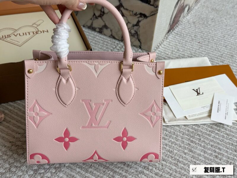 260 fold
Size: 25 * 20cm (small)
Excellent quality, understand the goods ??
The entire bag is made of cowhide quality
It's really too advanced!
Ice cream color/This color is so stunning!
Search Lv on the go shopping bag