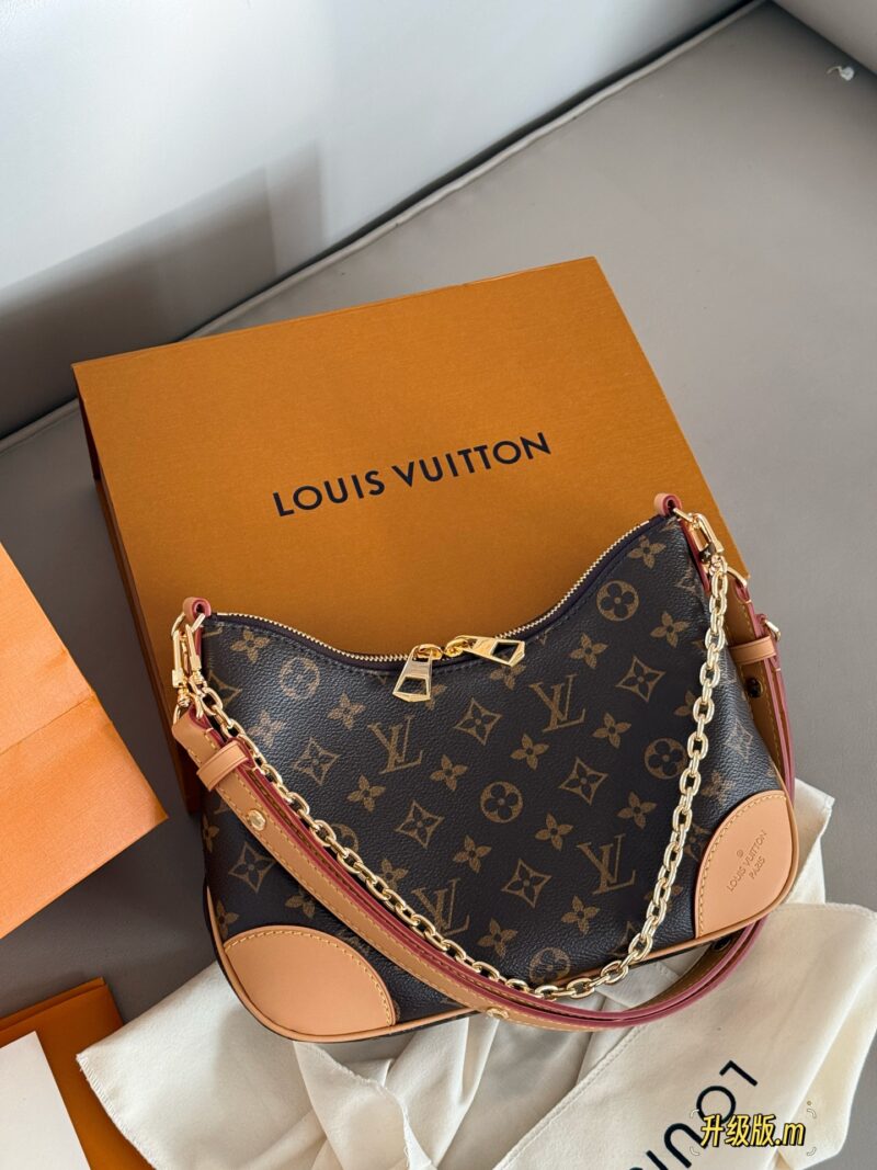 9d58cbba3f.jpg 255 boxes
size:29*16cm
L's vintage cow horn bun
Vintage Classic Shoulder Bag
Configure shoulder straps ? chain
Both shoulder and crossbody are unbeatable, beautiful and versatile!