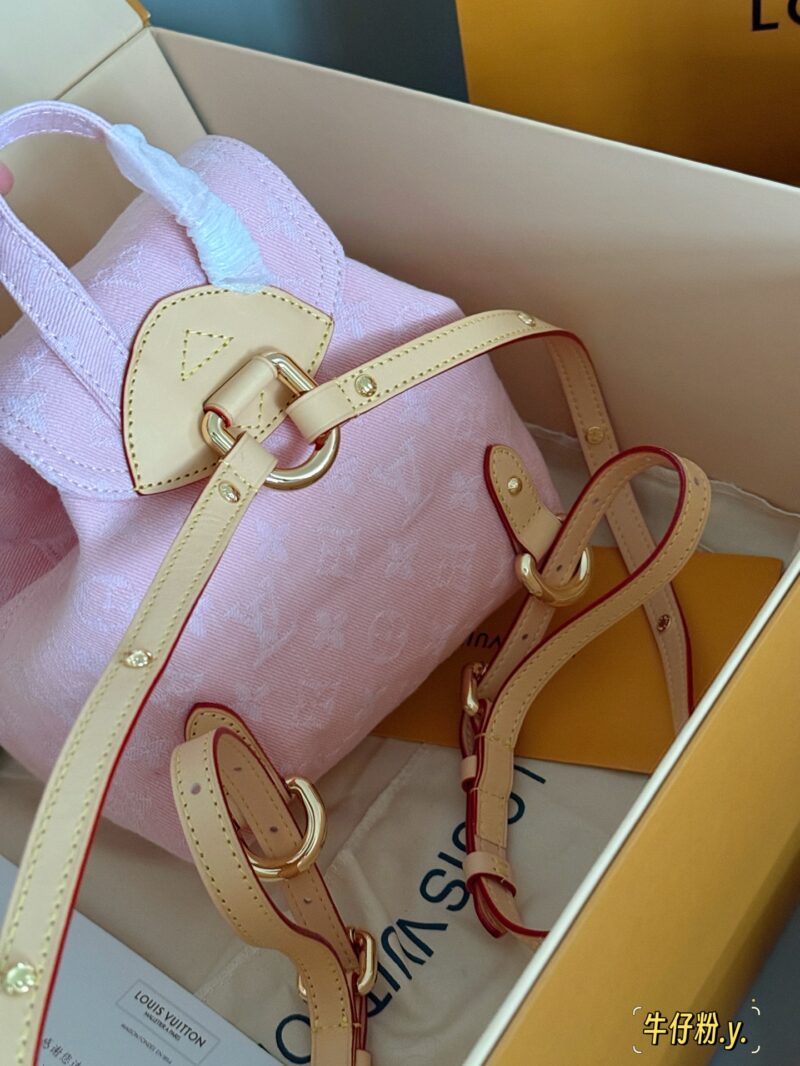 325 box
size：20*20cm
24 Spring L Home Denim Denim New Collection
Venice Pink Cowboy is going crazy
What a cute one
Vintage tannin backpack
Very suitable for summer y2k style, looking forward to living in summer!