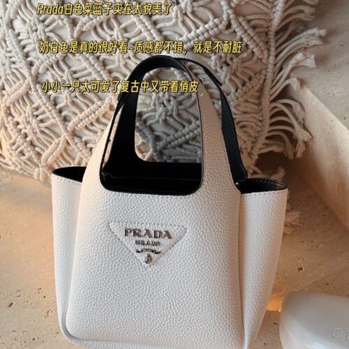 200 boxes
size：18*15cm
Prada Basket of Vegetables
Counter tote bag
leather handbags ?
Cowhide quality ??
Leather wrapped magnetic buckle main compartment ?