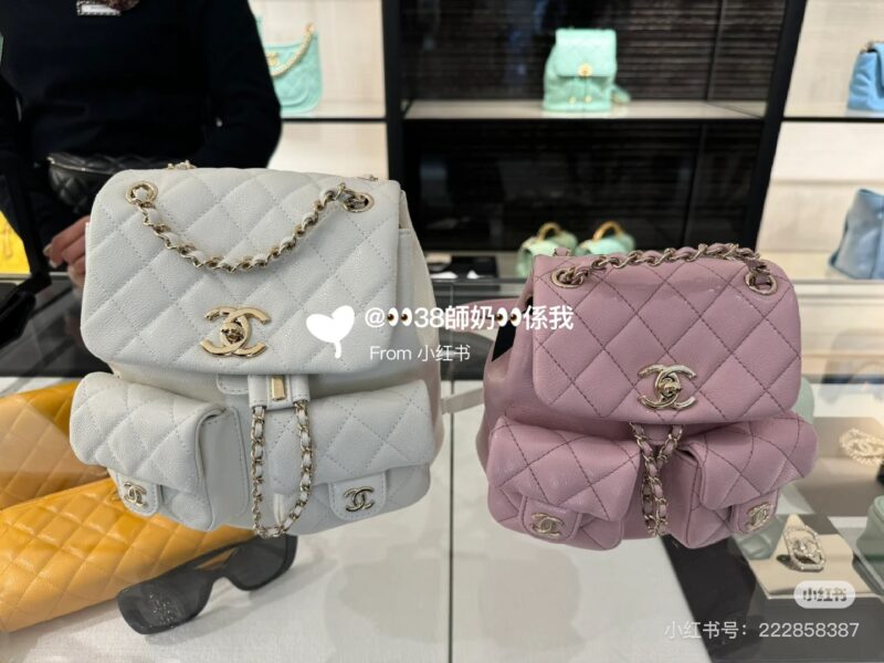 9d978ad3c9.jpg Chanel backpack really looks great - full of girlish hearts, and it's just the right size